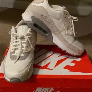 Women’s white air max 90